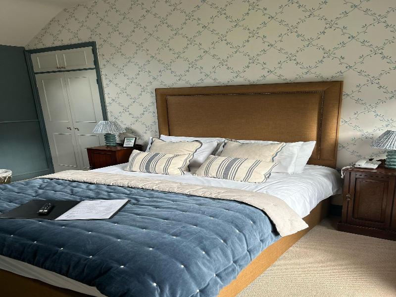 Ravenwood Hall Hotel image