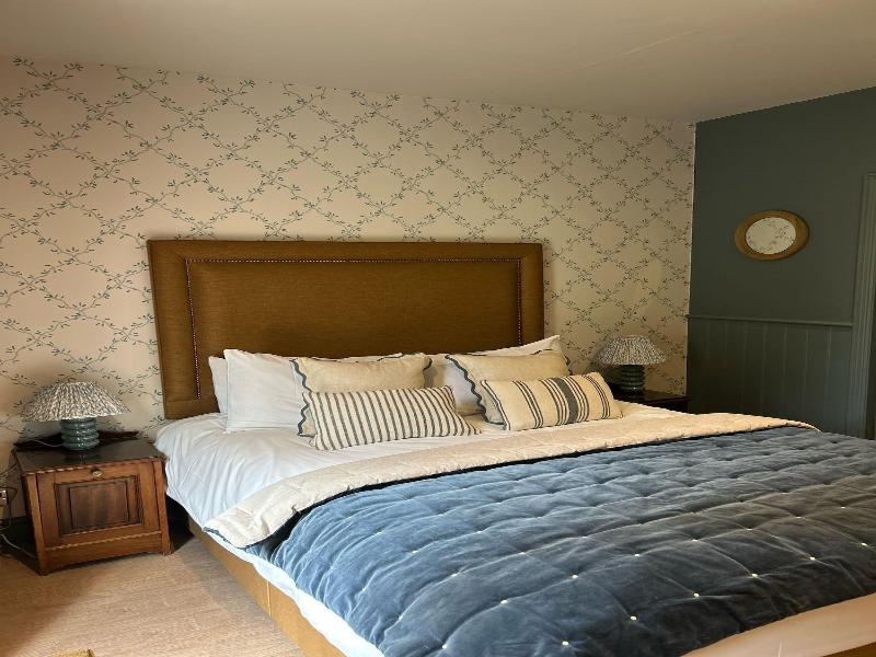 Ravenwood Hall Hotel image