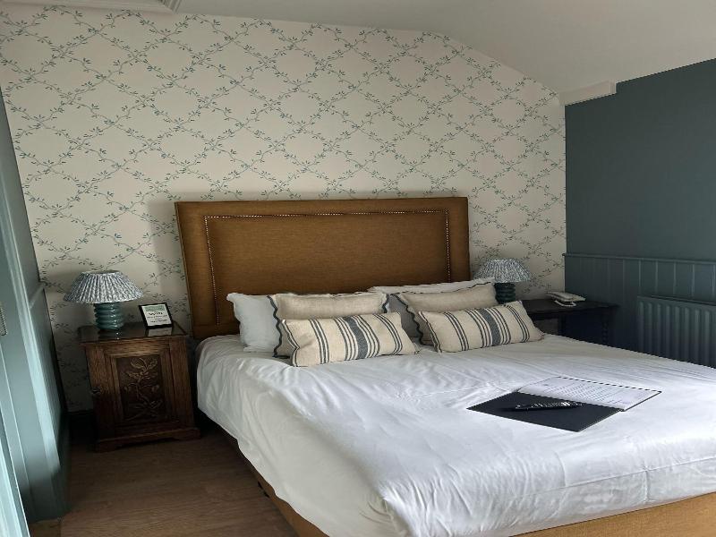 Ravenwood Hall Hotel image