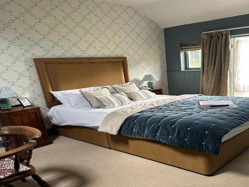 Ravenwood Hall Hotel image