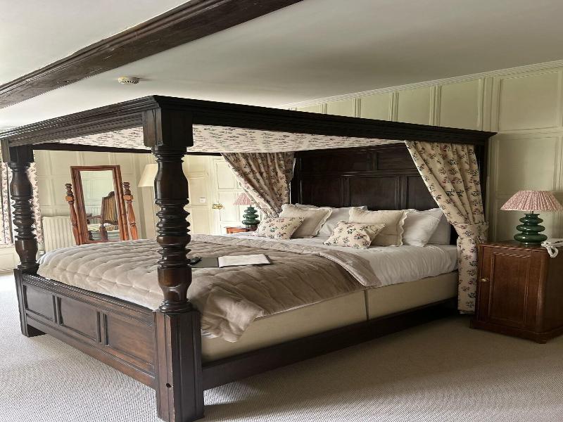 Ravenwood Hall Hotel image