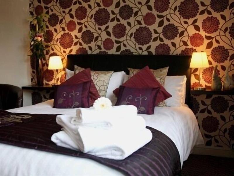 The Bell - Restaurant with rooms image