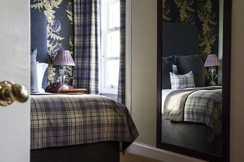 Glenegedale House image