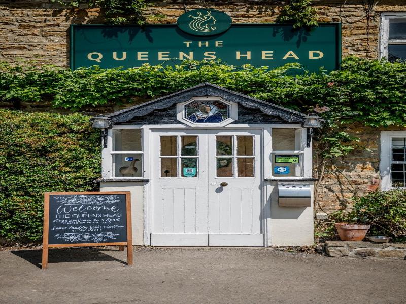The Queen's Head image