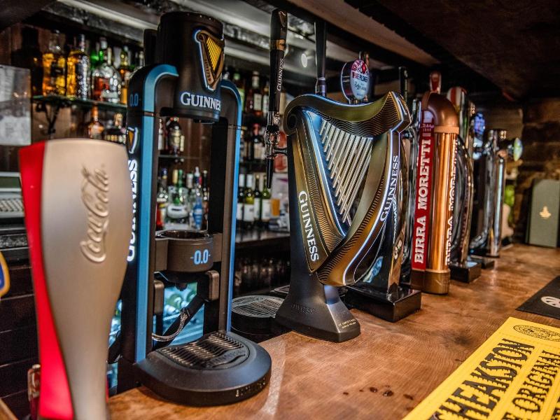 The Queen's Head image
