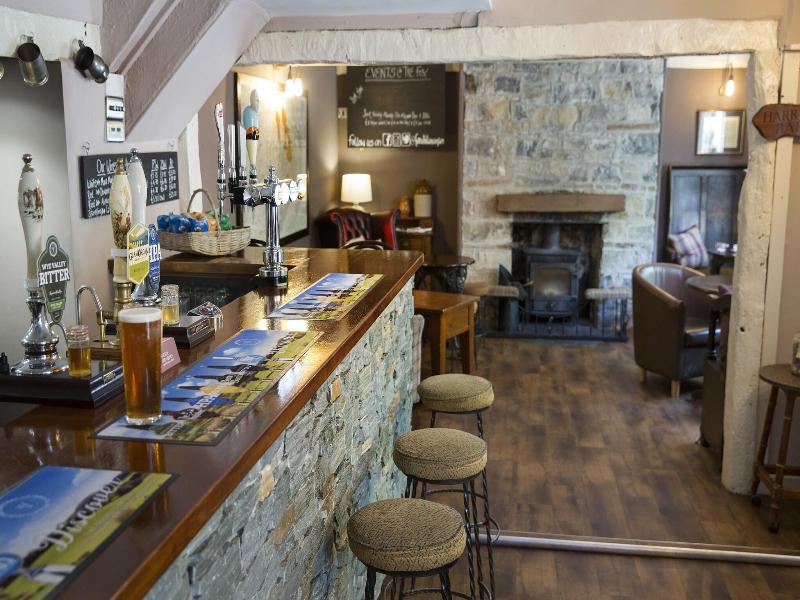 Fox & Hounds image