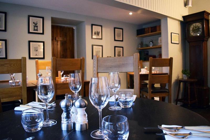 Fox & Hounds image