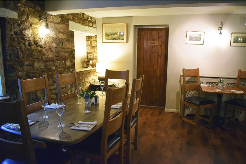Fox & Hounds image