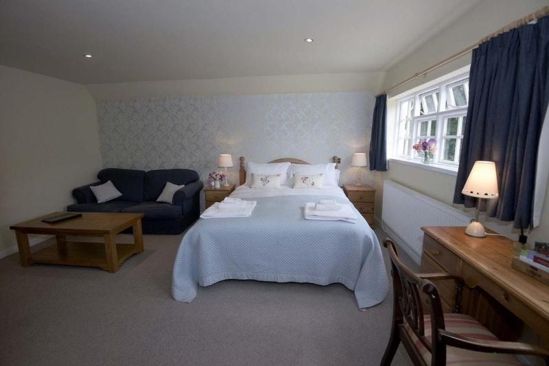 Fox & Hounds image