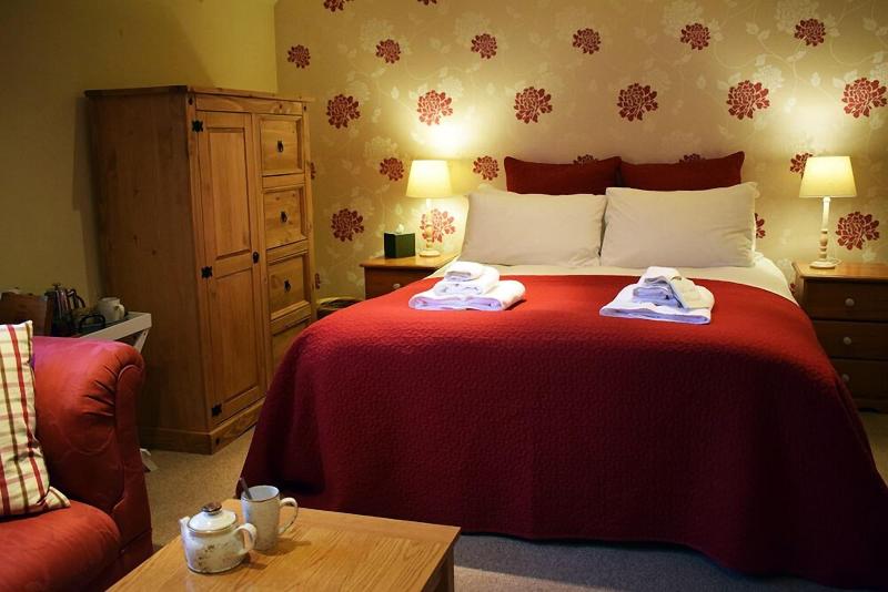 Fox & Hounds image