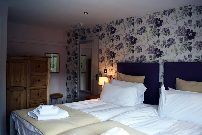 Fox & Hounds image