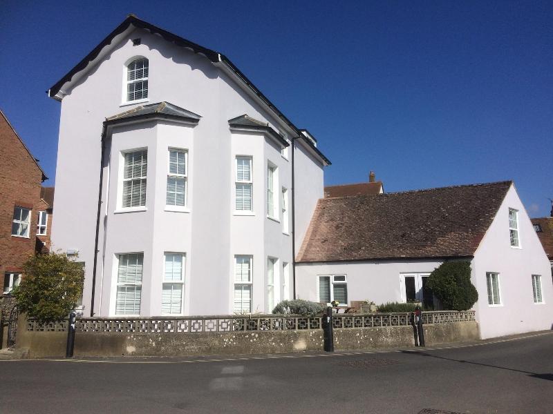Arden House image