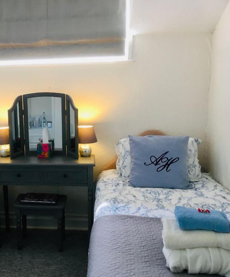 Arden House image