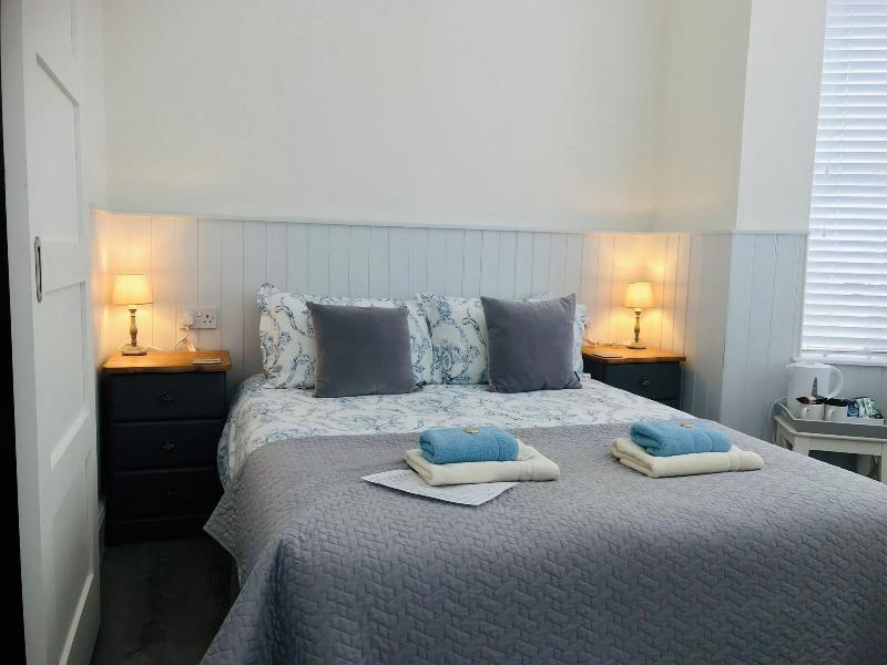 Arden House image