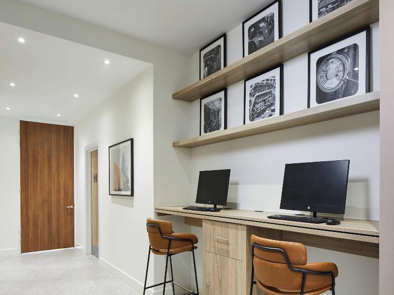 Courtyard By Marriott London City Airport image