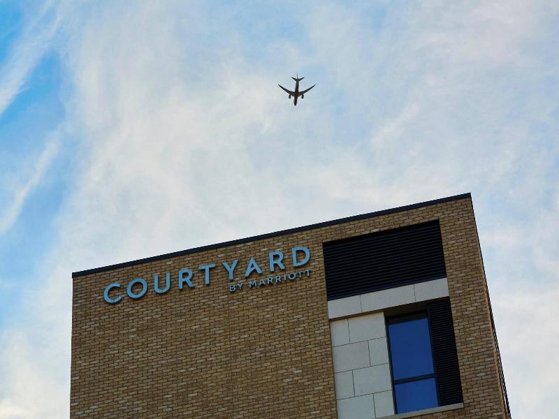 Courtyard By Marriott London City Airport image