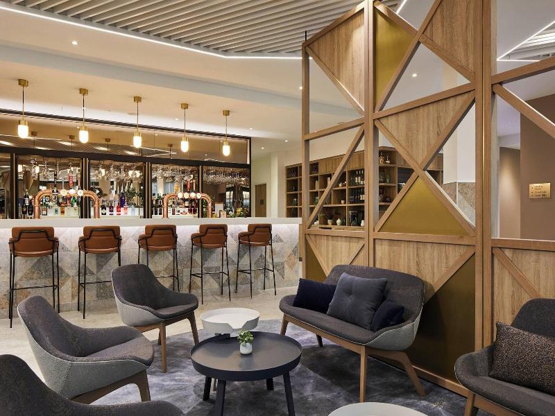 Courtyard By Marriott London City Airport image