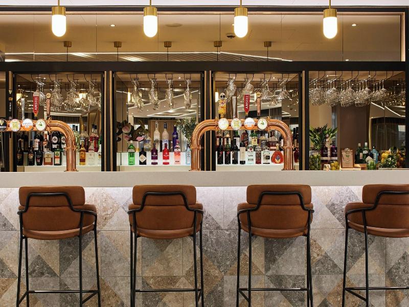Courtyard By Marriott London City Airport image