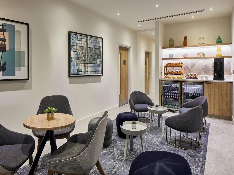 Courtyard By Marriott London City Airport image