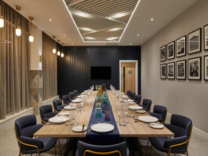 Courtyard By Marriott London City Airport image