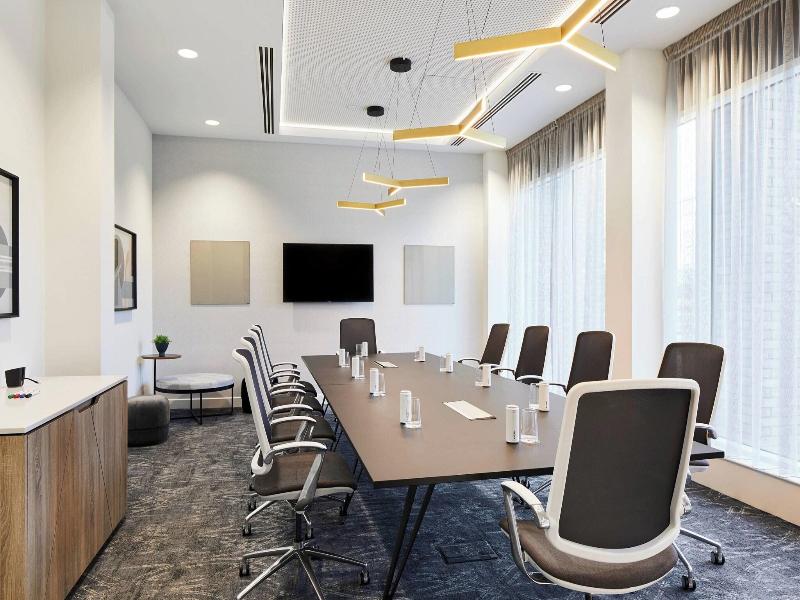 Courtyard By Marriott London City Airport image