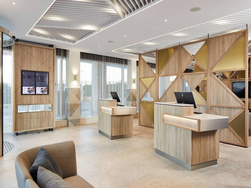 Courtyard By Marriott London City Airport image