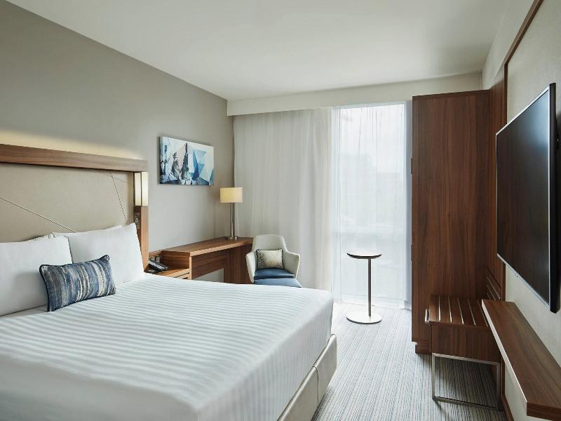 Courtyard By Marriott London City Airport image
