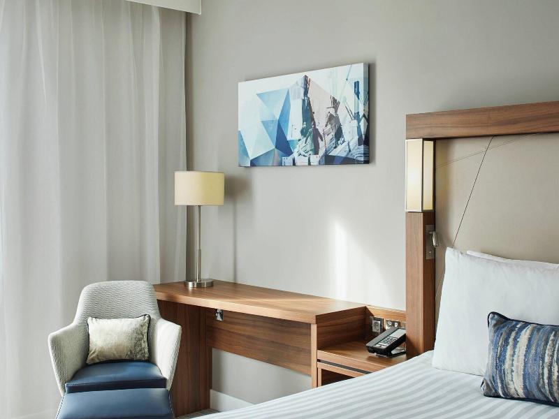 Courtyard By Marriott London City Airport image