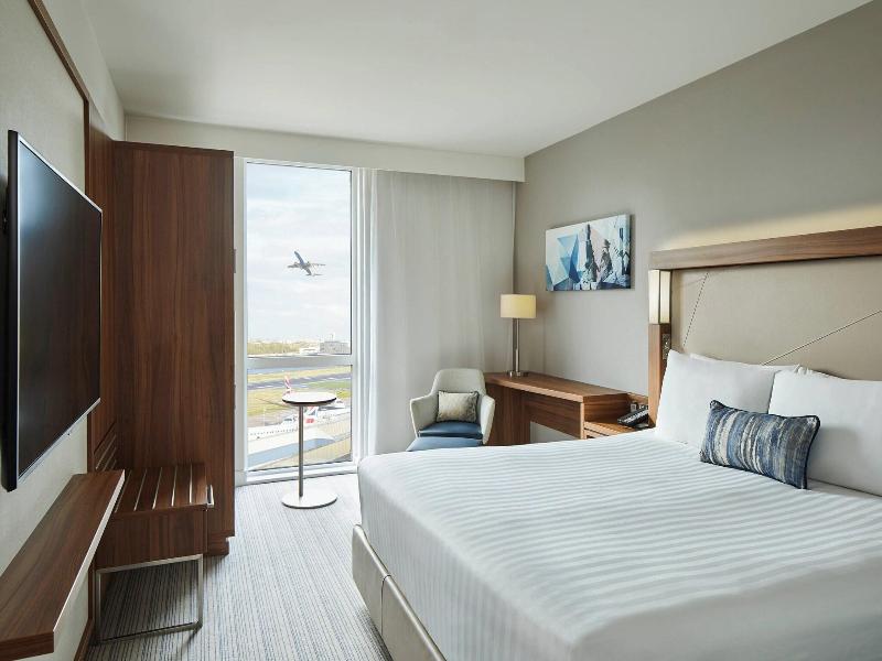 Courtyard By Marriott London City Airport image