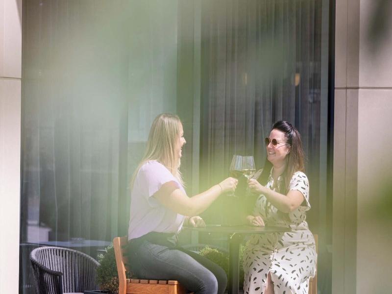 Courtyard By Marriott London City Airport image