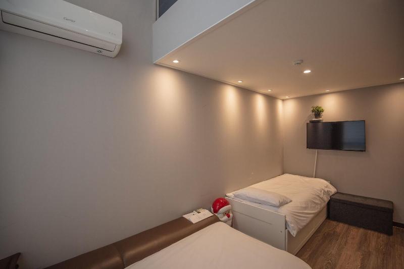 Myeongdong Artmonstay Guesthouse image