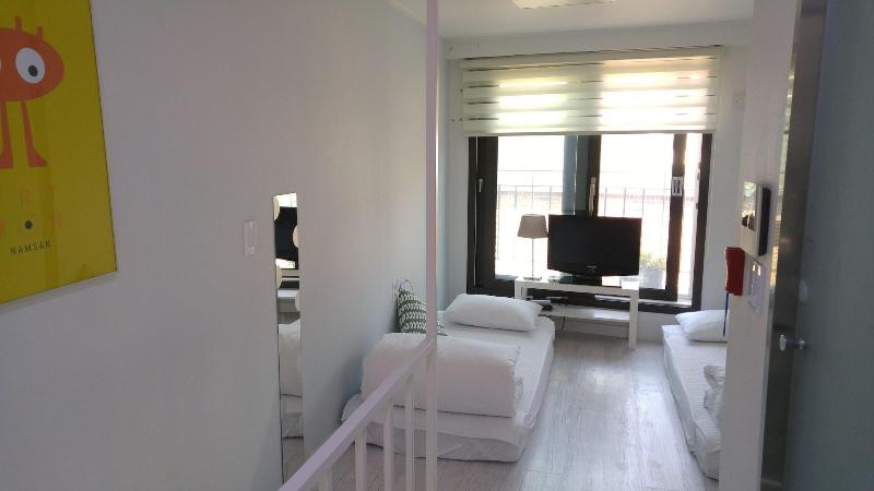 Myeongdong Artmonstay Guesthouse image