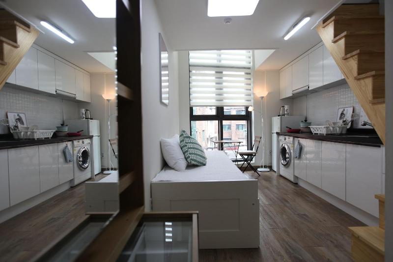 Myeongdong Artmonstay Guesthouse image