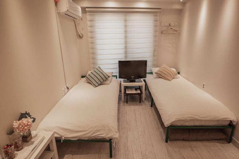 Myeongdong Artmonstay Guesthouse image