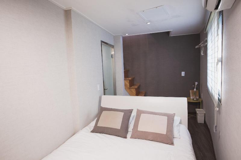 Myeongdong Artmonstay Guesthouse image