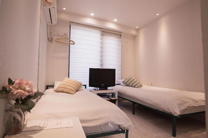 Myeongdong Artmonstay Guesthouse image