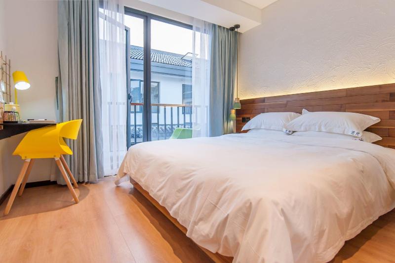 Hangzhou Backlighting Inn image