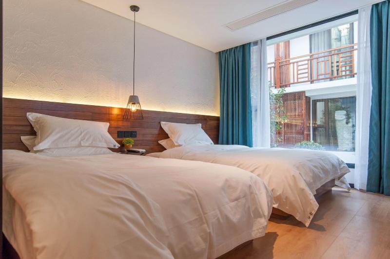 Hangzhou Backlighting Inn image