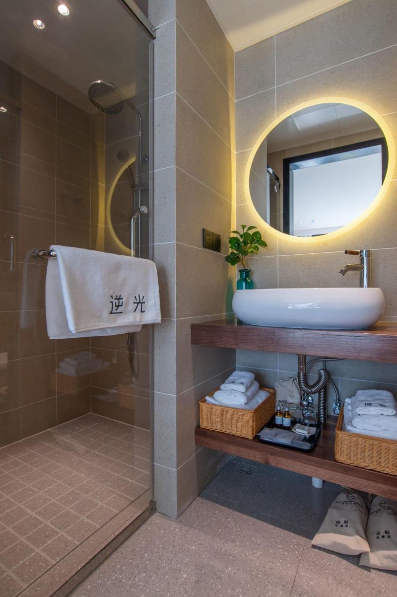 Hangzhou Backlighting Inn image