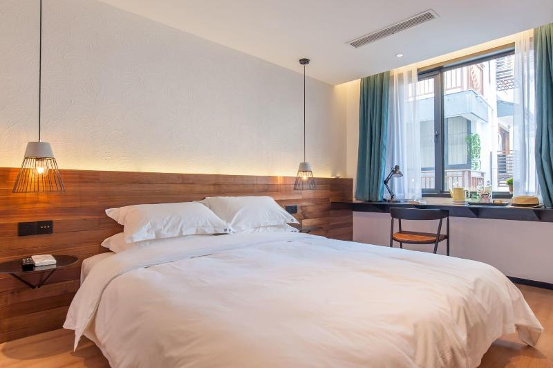 Hangzhou Backlighting Inn image