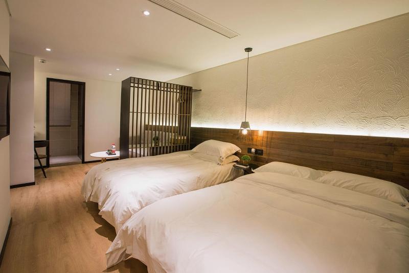 Hangzhou Backlighting Inn image