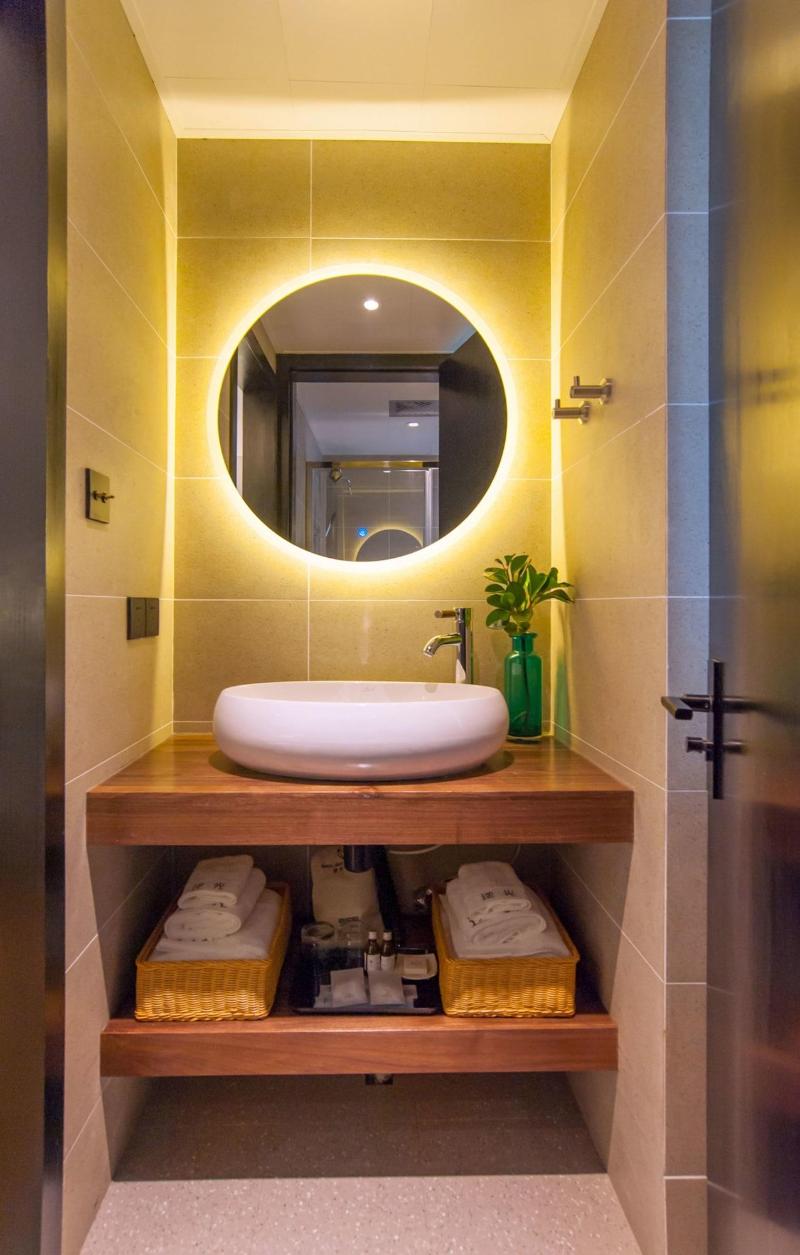 Hangzhou Backlighting Inn image