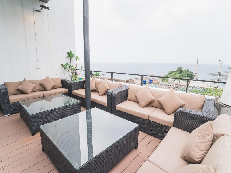 Rose Villa image