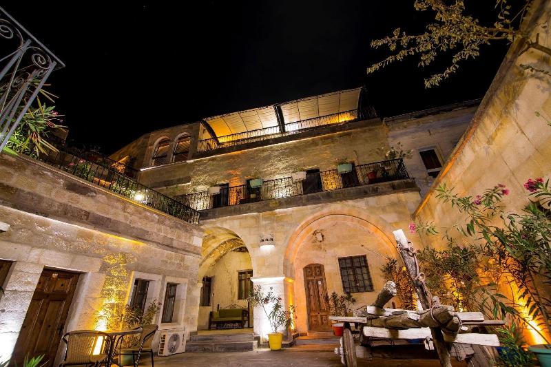 Elegance Cave Suites image