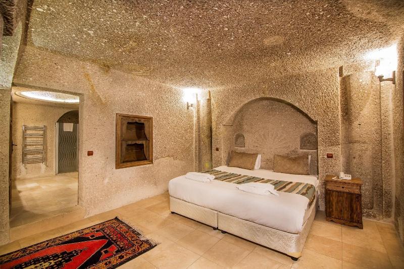 Elegance Cave Suites image
