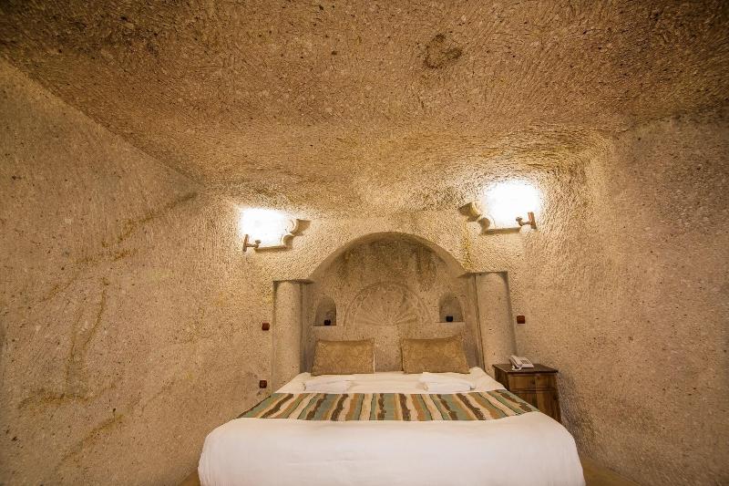 Elegance Cave Suites image