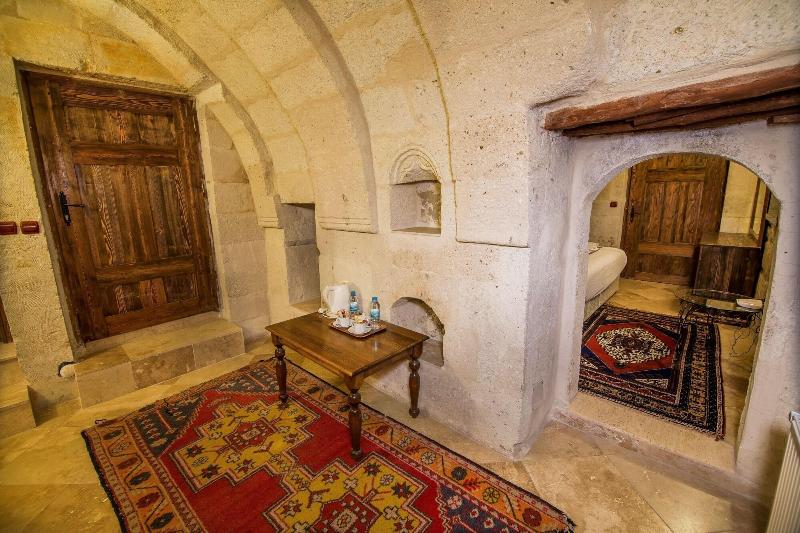 Elegance Cave Suites image