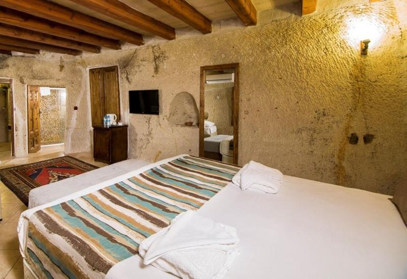 Elegance Cave Suites image