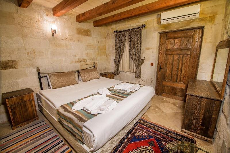 Elegance Cave Suites image
