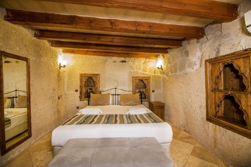 Elegance Cave Suites image